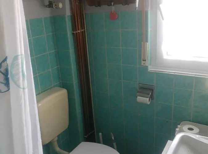 Gartenzimmer Mit Strassenbahn Zu Dom Und Messe