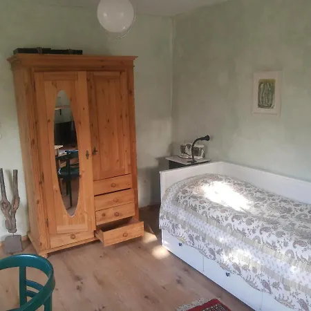 Apartment Gartenzimmer Mit Strassenbahn Zu Dom Und Messe