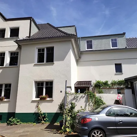 Gartenzimmer Mit Strassenbahn Zu Dom Und Messe