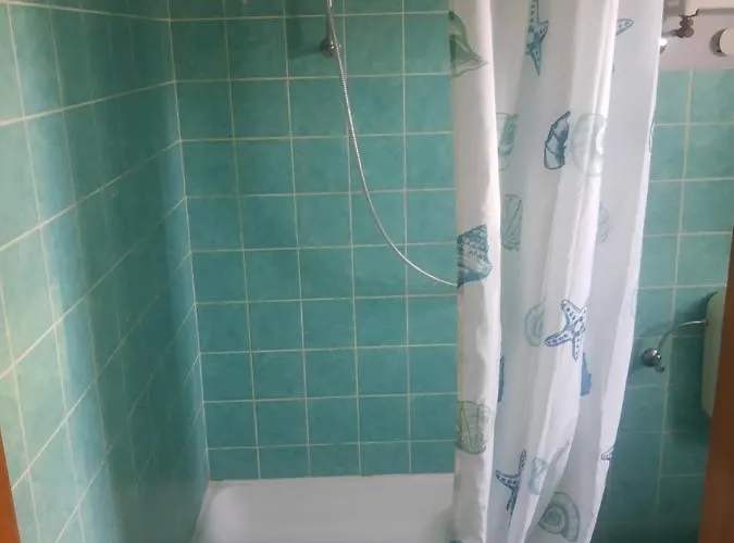 Gartenzimmer Mit Strassenbahn Zu Dom Und Messe *