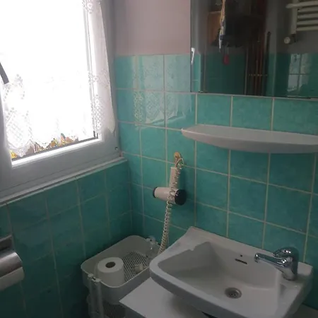 アパート Gartenzimmer Mit Strassenbahn Zu Dom Und Messe ケルン